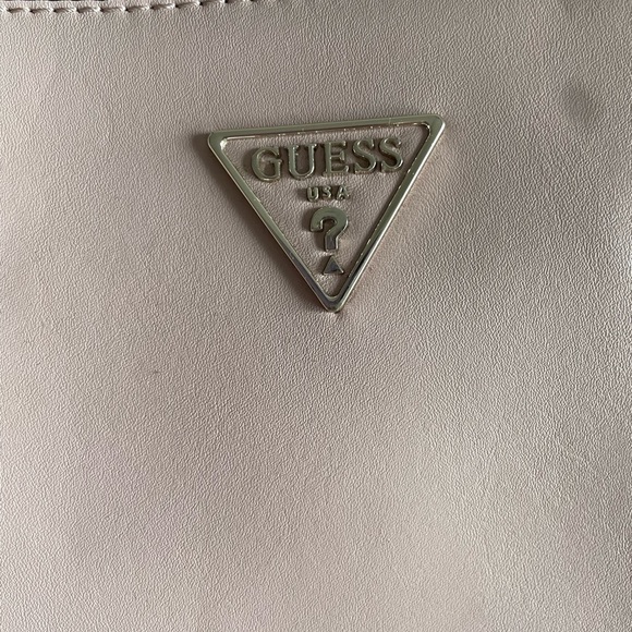 Guess purse - Picture 2 of 3